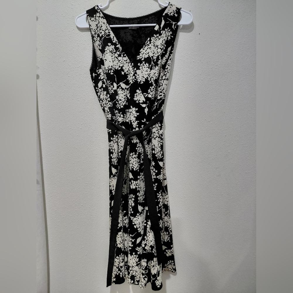 Ann Taylor Black Silk Floral Dress V Neck Size 6 Wedding Career